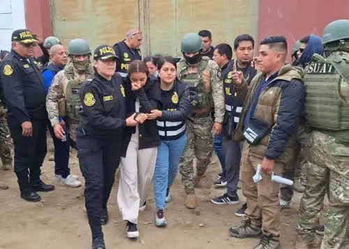 La Policía Nacional rescató sana y salva a estudiante universitaria secuestrada el lunes 8 de julio en el distrito de La Esperanza, provincia de Trujillo. Durante la intervención se detuvo a varios implicados en el delito. Foto: Luis Puell