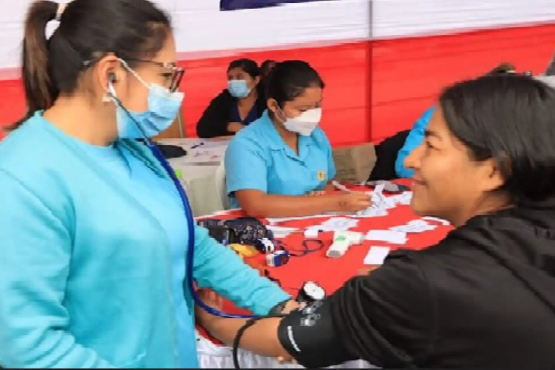La campaña acercó diferentes servicios de salud especializados, como medicina interna, cardiología, endocrinología, neumología, entre otros. Foto: ANDINA/Difusión