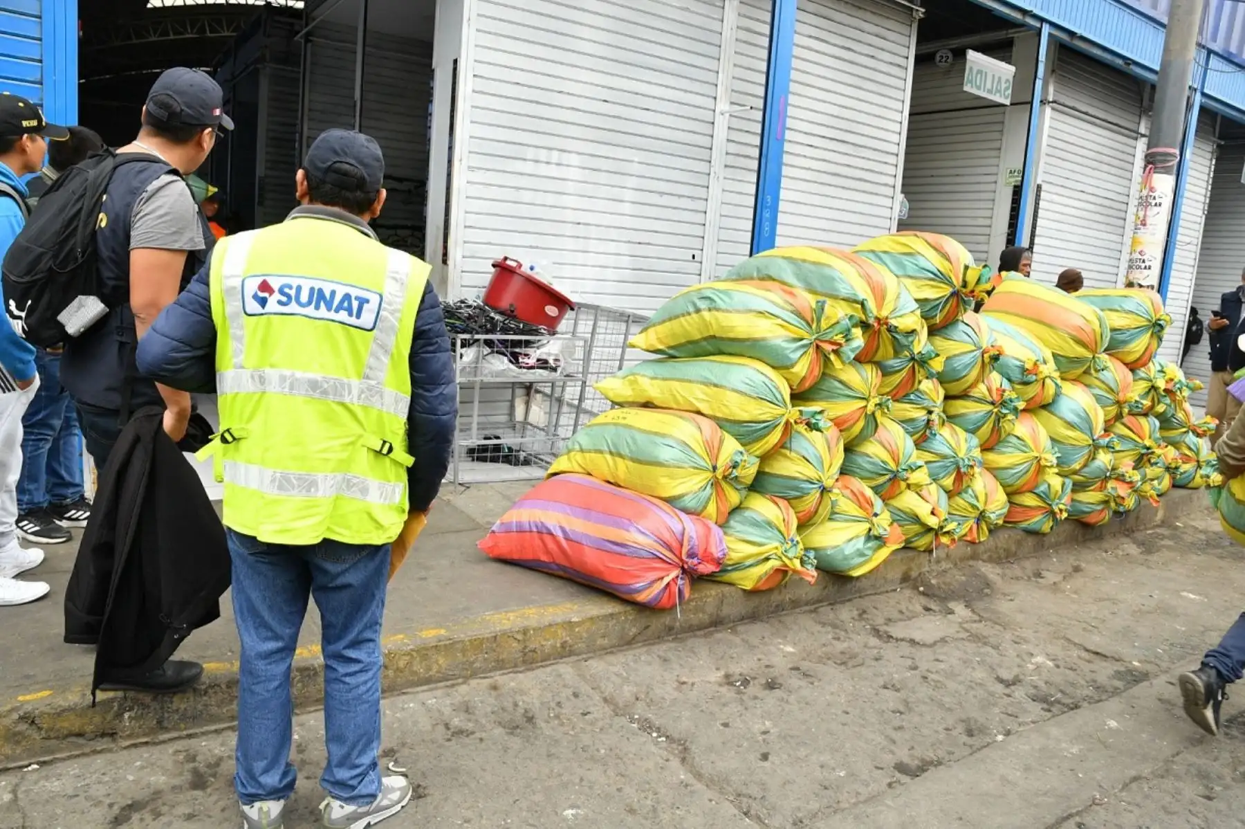 Sunat incautó ropa de contrabando. Foto: Cortesía.