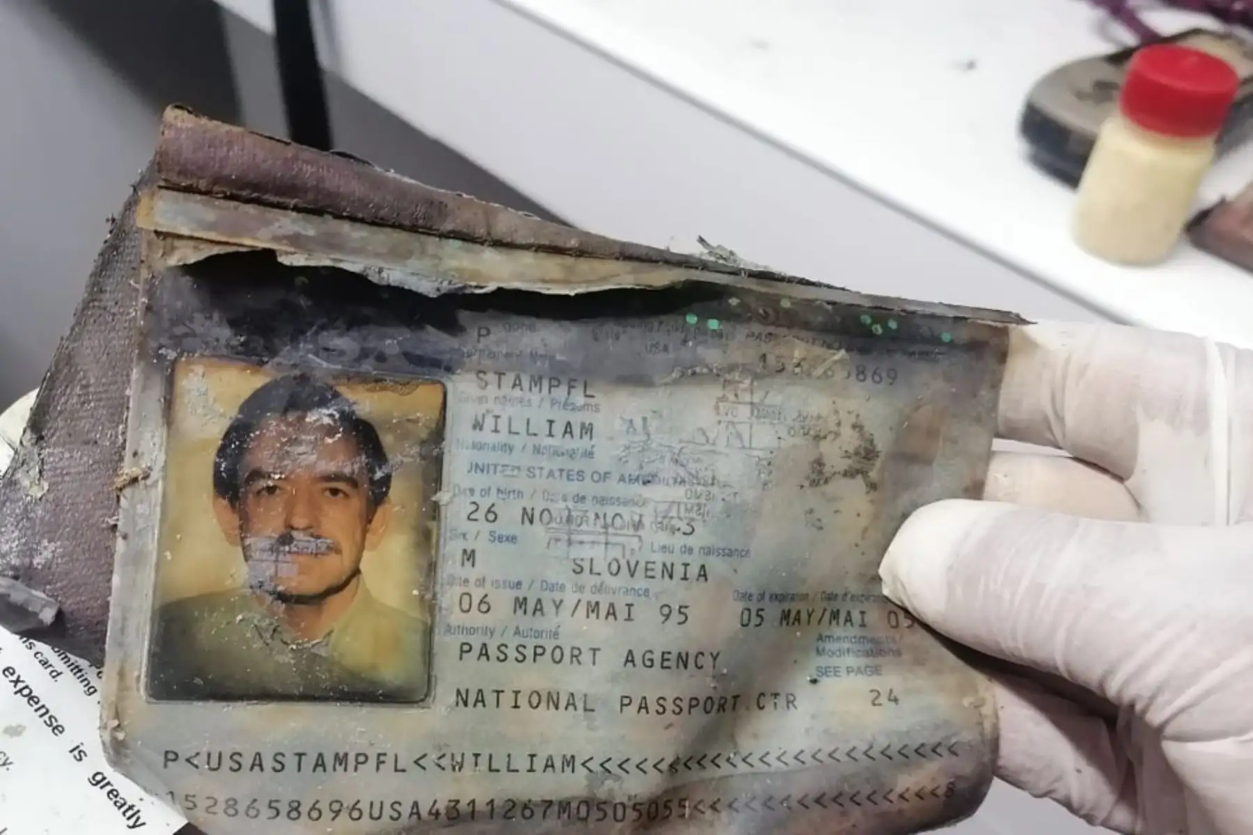 Los restos del escalador estadounidense Williams Stampel, víctima presunta de una avalancha en el año 2002 en el nevado Huascarán, fueron rescatados este 5 de julio a 5,200 metros sobre el nivel del mar por efectivos de la Policía de Alta Montaña de la región Áncash. Foto. Difusión