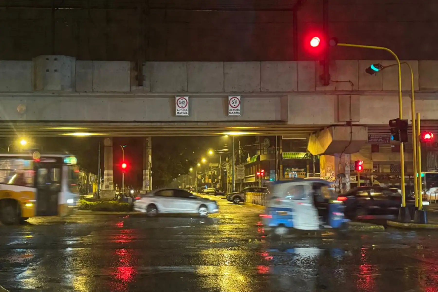 Lluvia ligera sorprende a vecinos de San Juan de Lurigancho y de otros distritos