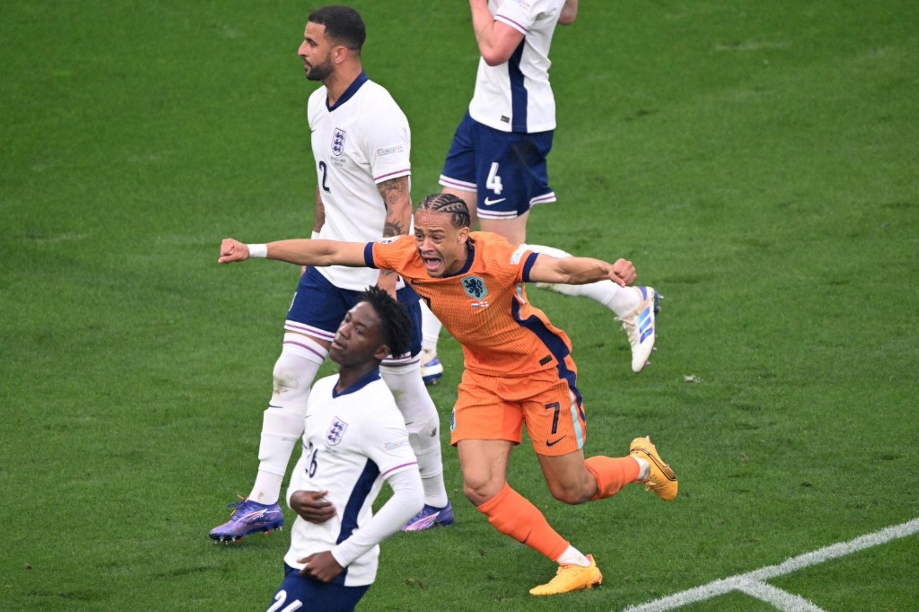 Xavi Simons celebra su gol en el partido de los Países Bajos ante Inglaterra por la semifinales de la Eurocopa 2024