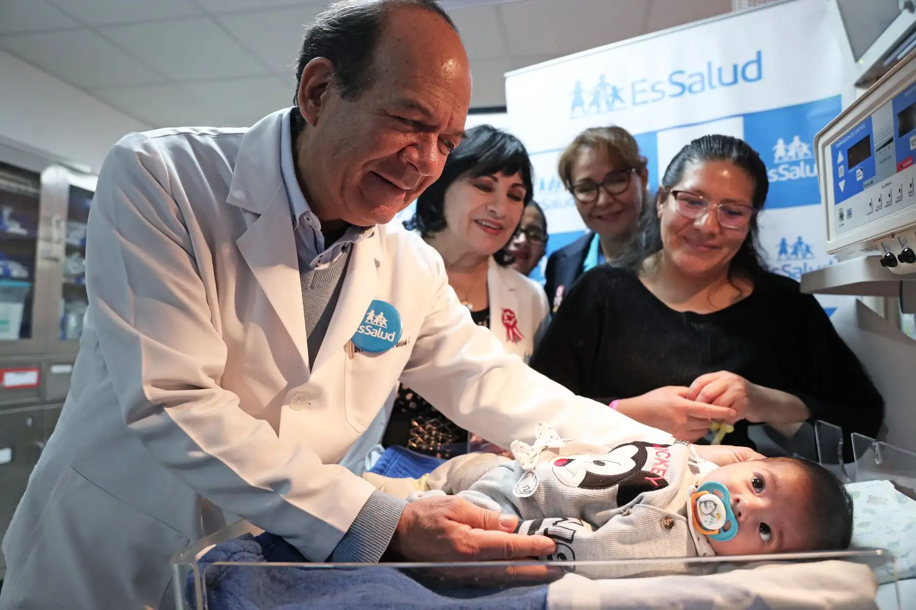 Brayden Montero, un bebé huancaíno de 3 meses, es dado de alta después de una compleja cirugía de 8 horas para reconstruir su corazón en el Instituto Nacional Cardiovascular - INCOR - ESSALUD. El procedimiento fue liderado por Miguel Arboleda Torres, jefe del servicio de Cirugía Cardiopedriática del INCOR. Foto: ANDINA/ Connie Calderon