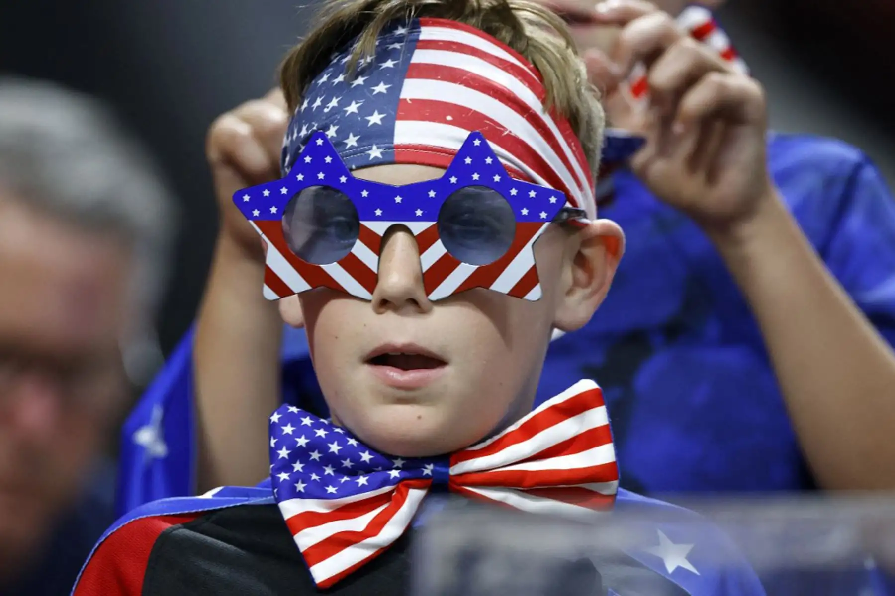 Un partidario de Estados Unidos observa el partido de fútbol del grupo C del torneo Copa América Conmebol 2024 entre Panamá y Estados Unidos en el estadio Mercedes Benz de Atlanta, Georgia, 
Foto: AFP