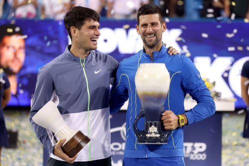 Carlos Alcaraz y Novak Djokovic caminan firmes a una final de Wimbledon