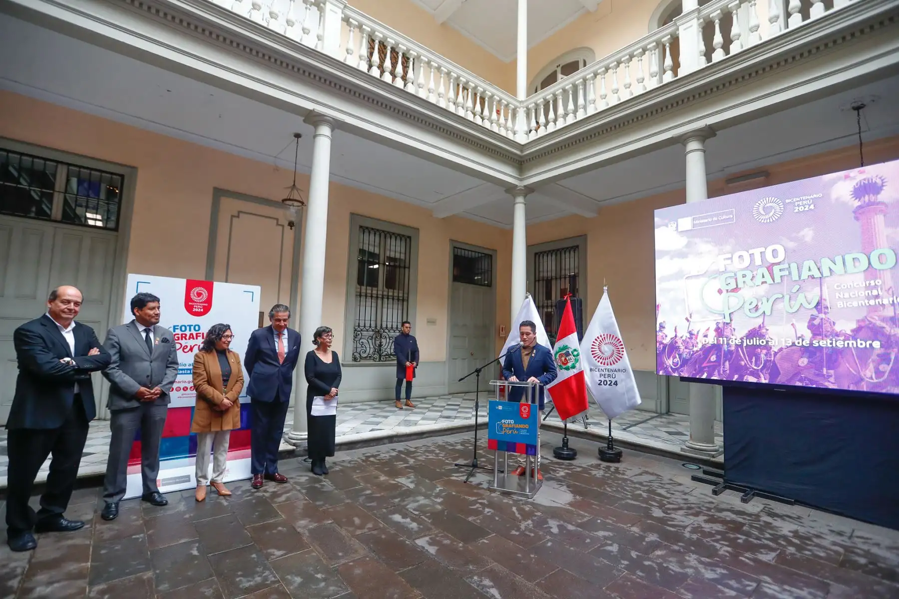 Desde el Centro Cultural Inca Garcilaso de la Vega en el Cercado de Lima se realizó el lanzamiento del Concurso Nacional Bicentenario "Fotografiando el Perú", que seleccionará 26 fotografías que capturen la riqueza cultural y patrimonial de cada región del país. Foto: ANDINA/Daniel Bracamonte