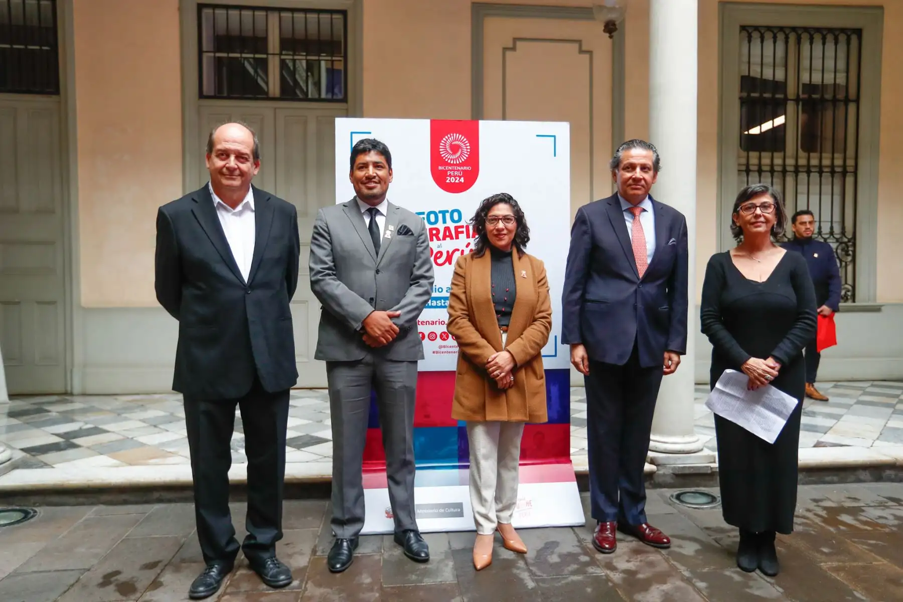 La ministra de Cultura, Leslie Urteaga, participó en el lanzamiento del Concurso Nacional Bicentenario "Fotografiando el Perú", que seleccionará 26 fotografías que capturen la riqueza cultural y patrimonial de cada región del país. Foto: ANDINA/Daniel Bracamonte