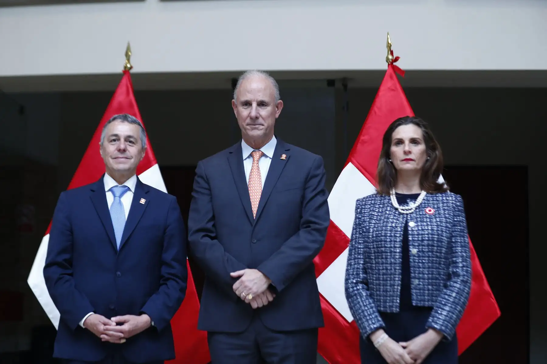 El ministro de Relaciones Exteriores de Perú, Javier González-Olaechea, y el ministro de Relaciones Exteriores de Suiza, Ignazio Cassis, participaron en la inauguración de la exposición documental "Perú y Suiza, 140 años juntos", en la sede central del Ministerio de Relaciones Exteriores en el Cercado de Lima. Foto: ANDINA/Daniel Bracamonte