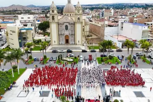 Mediante este tipo de actividades se busca generar identidad, promover los valores cívicos y el respeto a nuestros símbolos patrios.