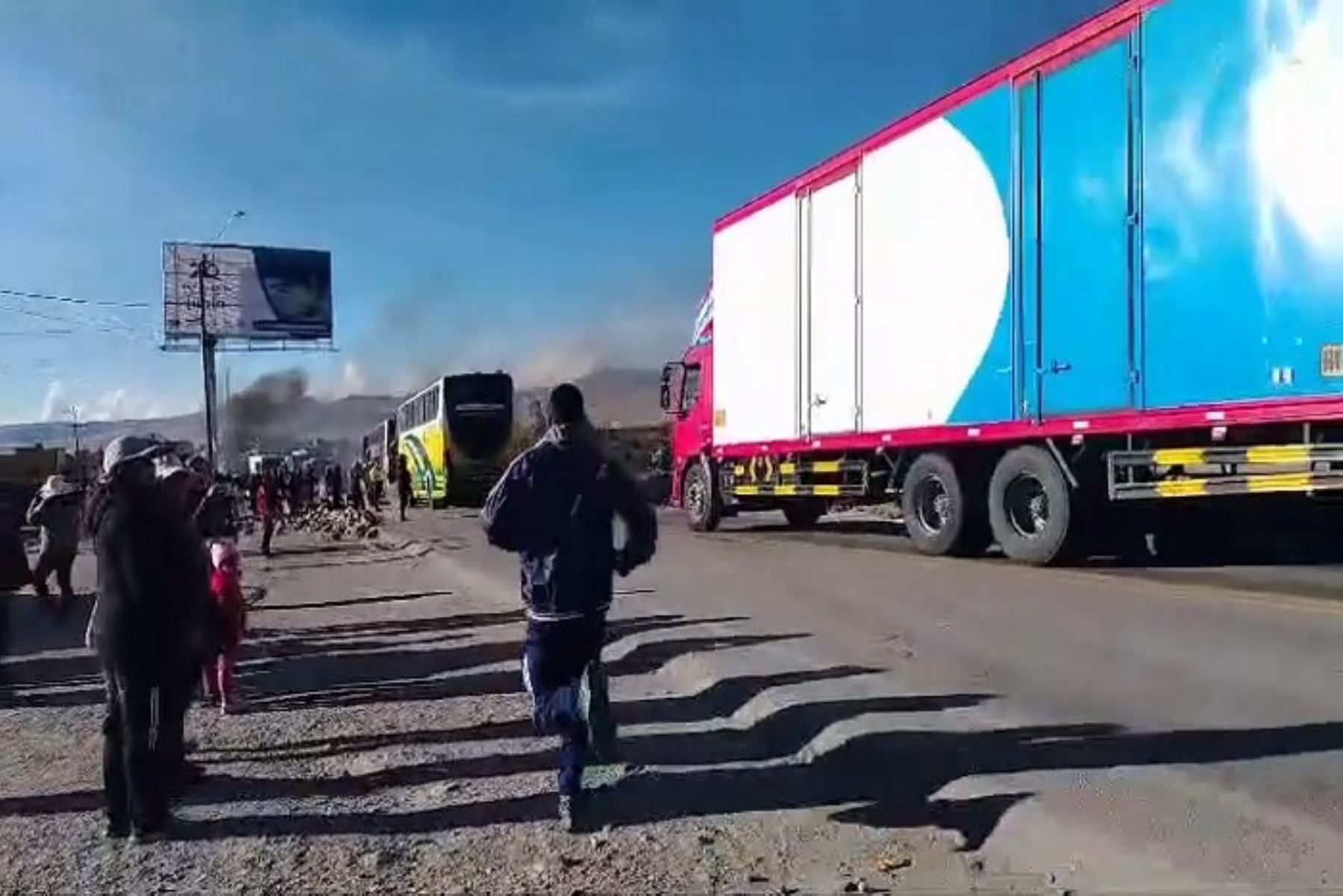 El tránsito vehicular estuvo paralizado desde las 22:00 horas del martes 09 de julio.