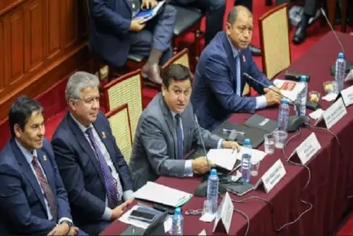 En la sustentación del crédito suplementario por parte del ministro de Salud, también se incluye 226 ambulancias y barrido nacional de vacunación contra el sarampión.