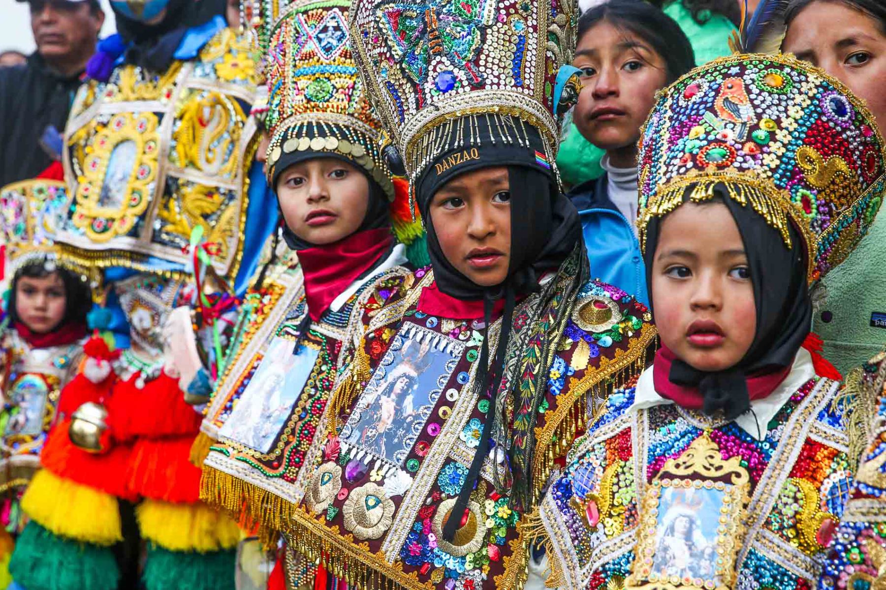 Una de las celebraciones más importantes del mes de julio en el departamento del Cusco es la Festividad en honor de la Virgen del Carmen de Paucartambo, cuya multitudinaria devoción religiosa y apoteósica expresión de identidad le valieron el reconocimiento como Patrimonio Cultural de la Nación. Foto: ANDINA/ Carlos Lezama Villantoy