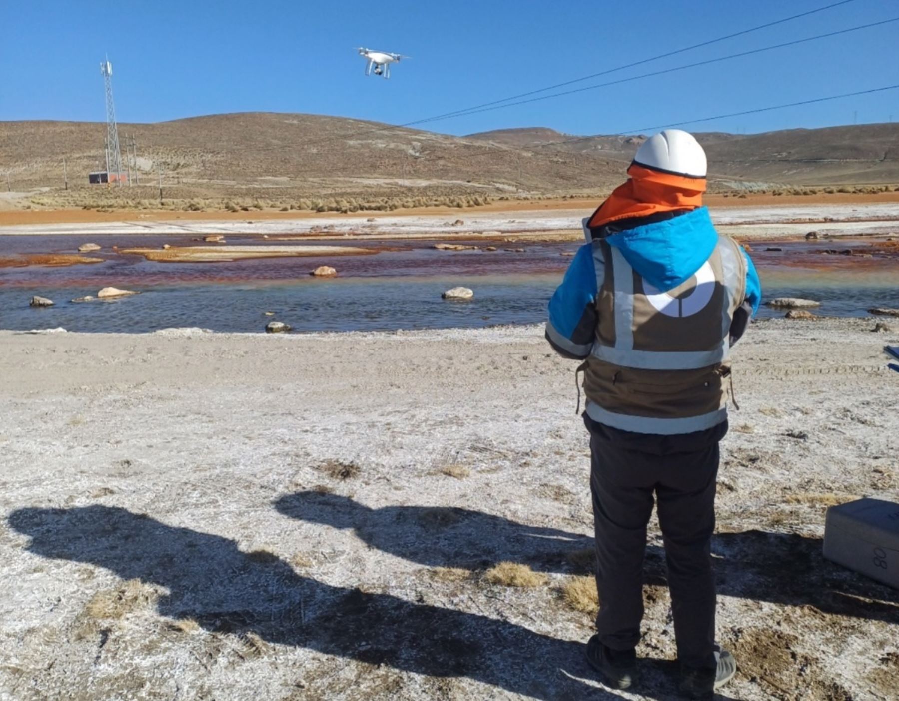 Con ayuda de equipos tecnológicos, el OEFA inició labores de supervisión en Moquegua ante cambio de coloración de las aguas del río Coralaque. ANDINA/Difusión