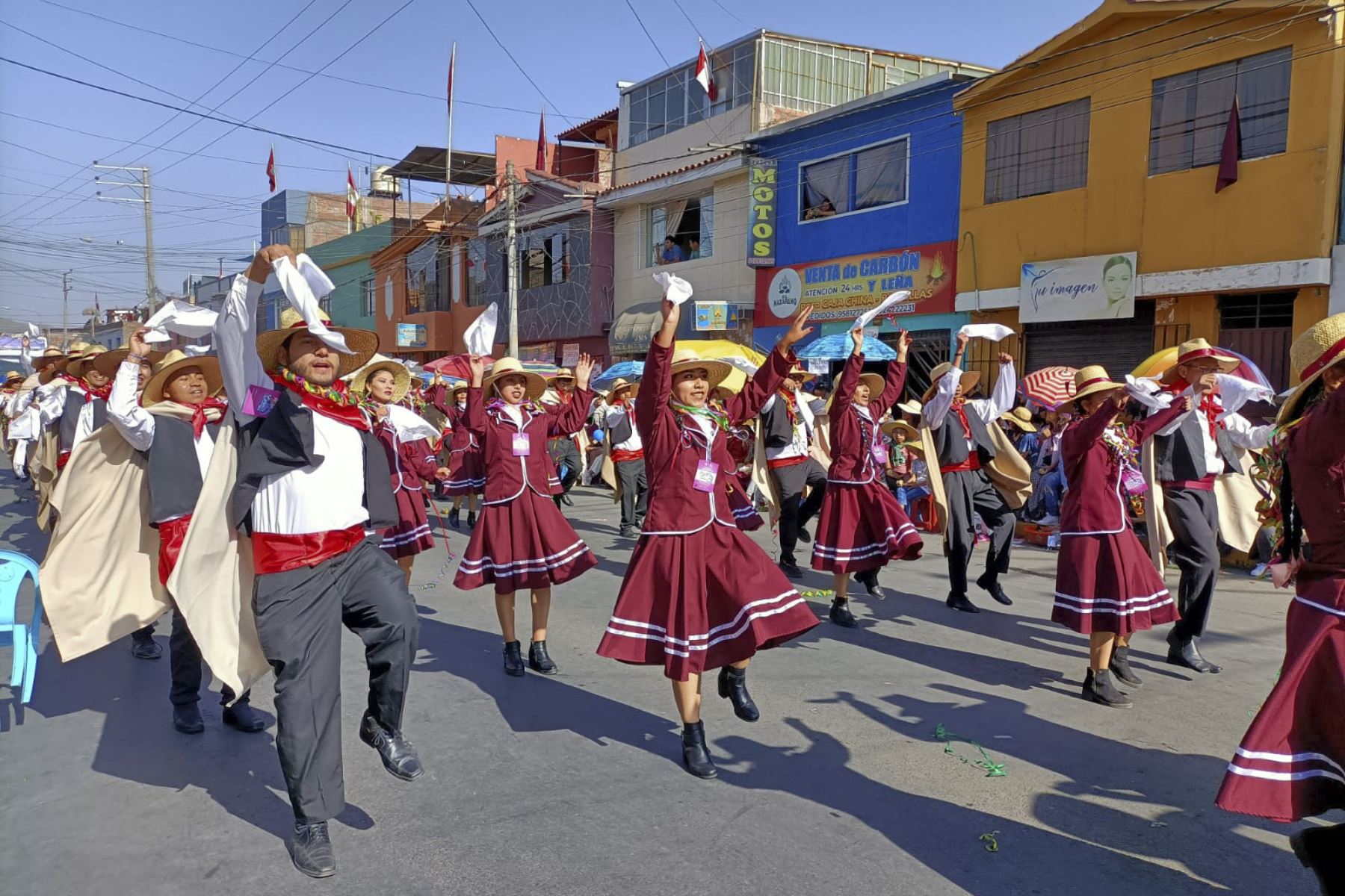 El pasacalle regional es una de las actividades centrales por el aniversario de Arequipa. ANDINA/ Rocío Méndez