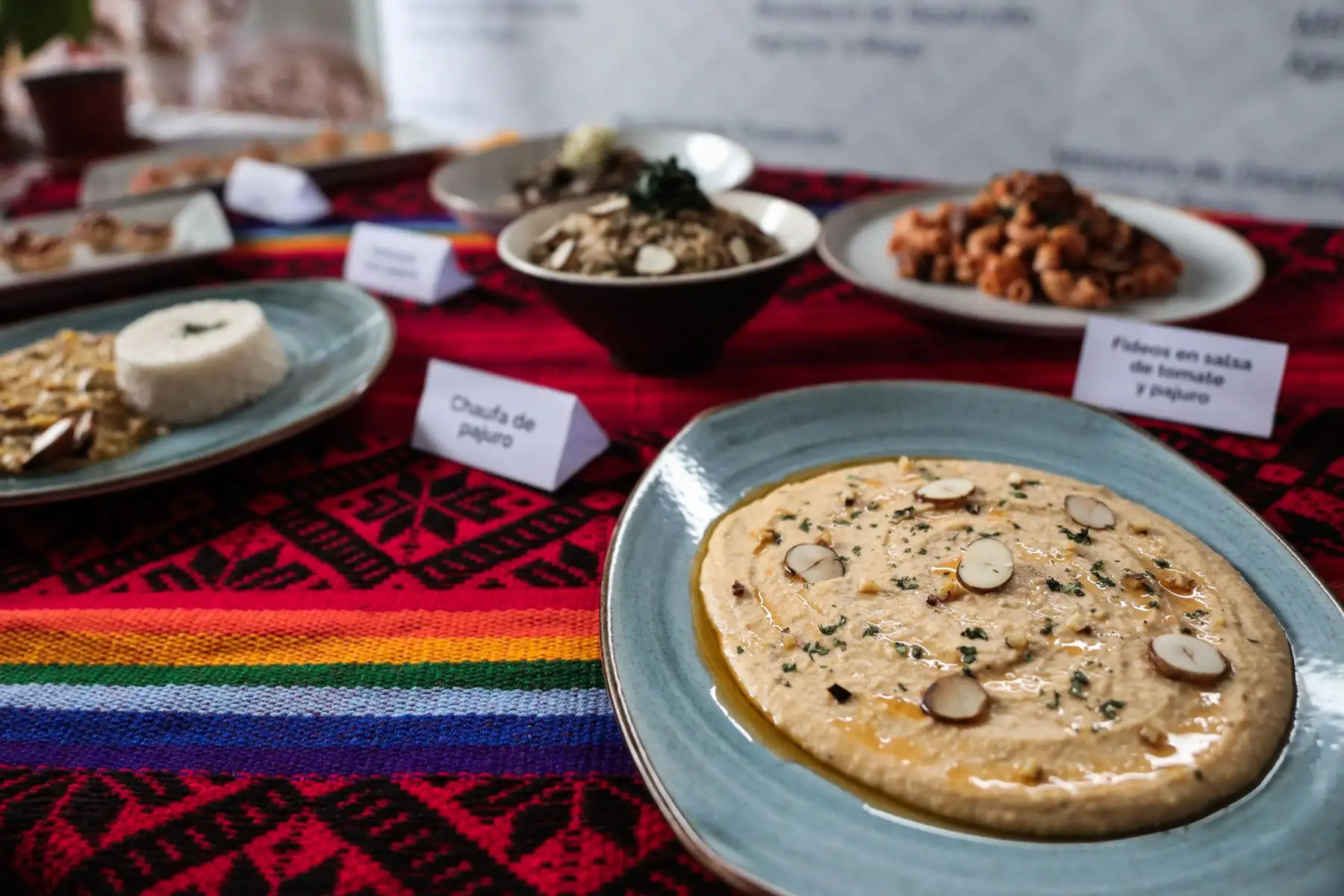 La mesa de exhibición estuvo conformada por una variedad de potajes elaborados a base de pajuro, leguminosa ancestral conocida como "El Frijol del Inca" por su resiliencia a condiciones adversas del clima. Foto: ANDINA/ Connie Calderon