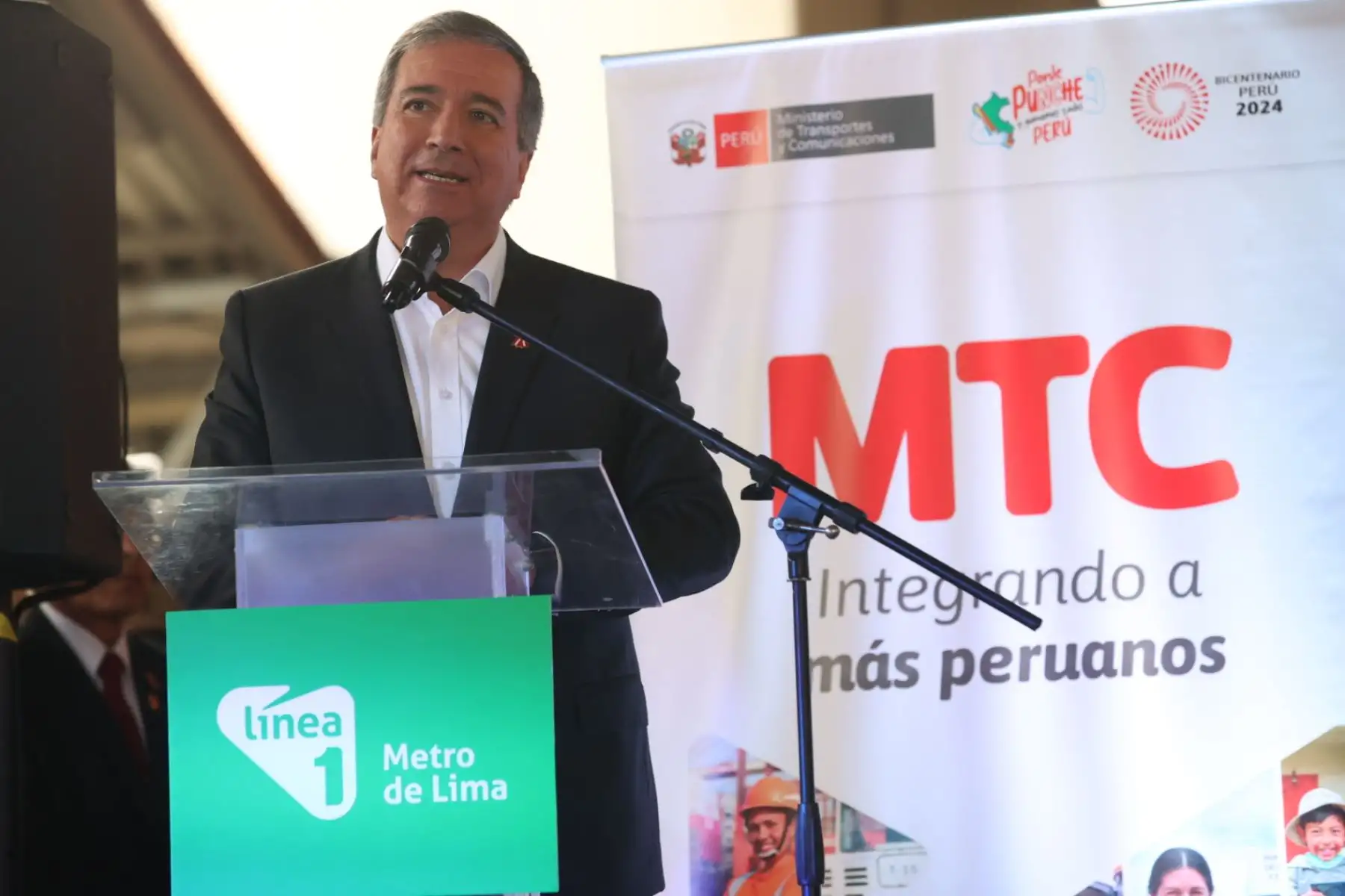 Con la presencia del ministro de Transportes y Comunicaciones, se realiza la ceremonia de reconocimiento por los 1,300 millones de pasajeros alcanzados de la Linea 1 del Metro de Lima.   Foto: ANDINA/Juan Carlos Guzmán