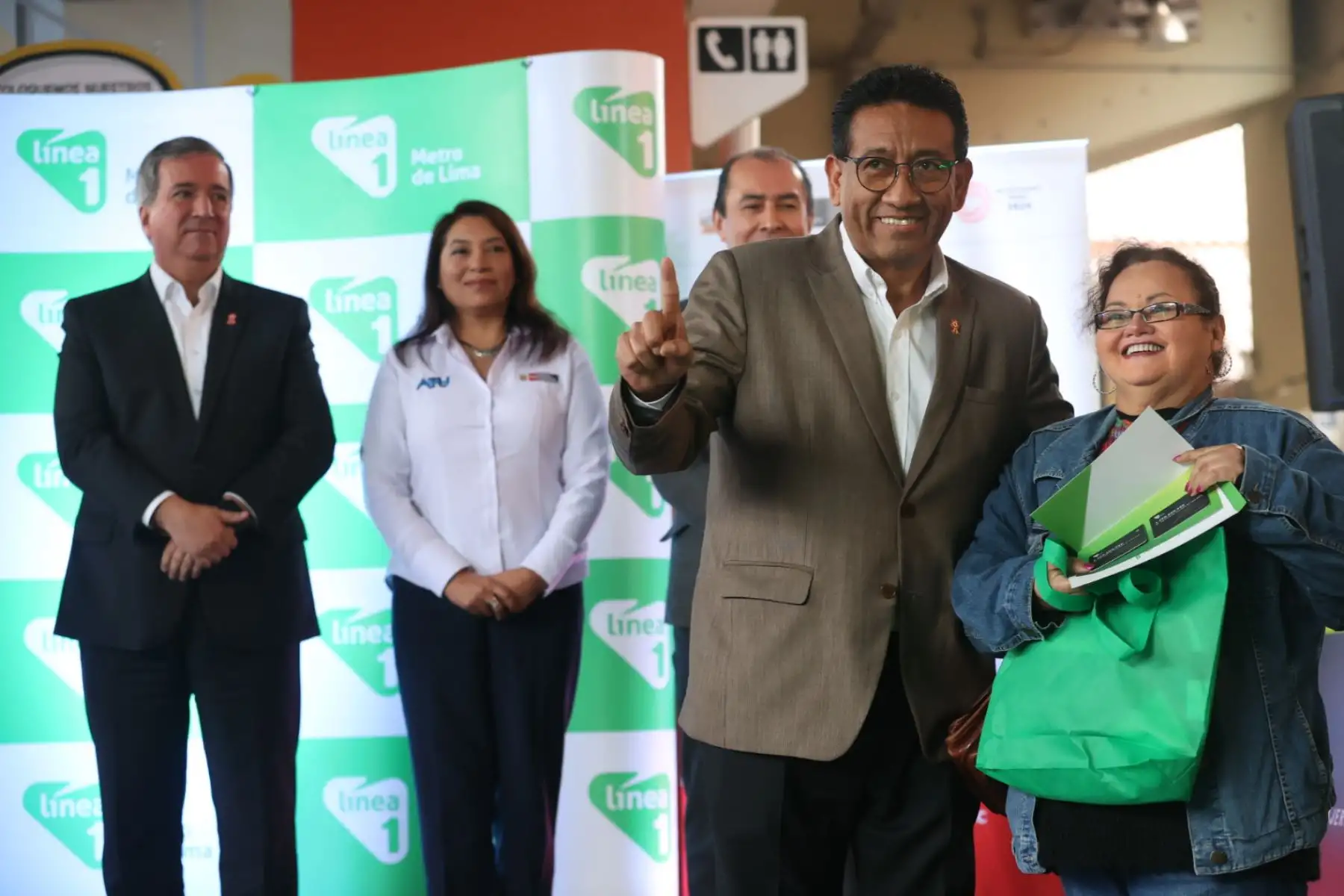 Con la presencia del ministro de Transportes y Comunicaciones, se realiza la ceremonia de reconocimiento por los 1,300 millones de pasajeros alcanzados de la Linea 1 del Metro de Lima.   Foto: ANDINA/Juan Carlos Guzmán