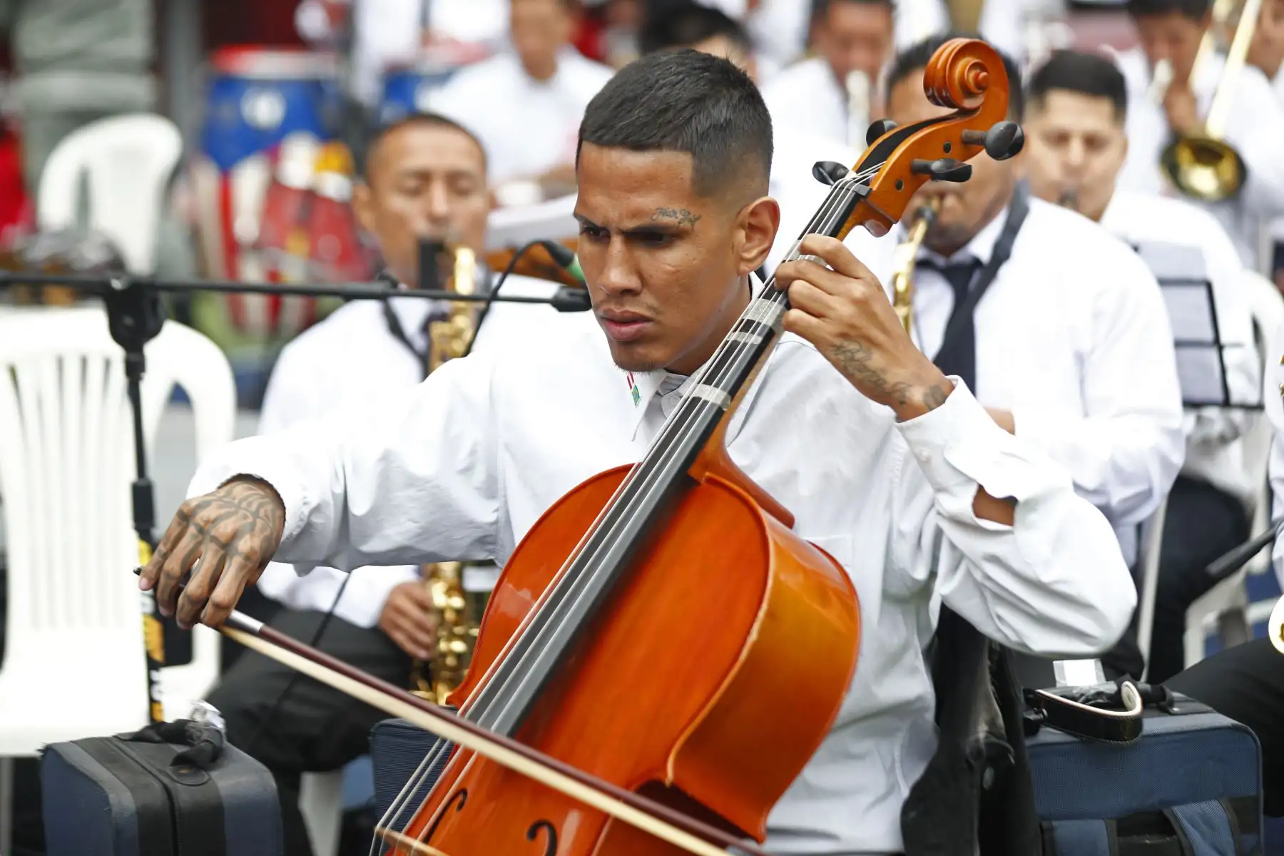 Reclusos de los penales de Lurigancho, Miguel Castro Castro y Chorrillos acudieron al Estadio Nacional para brindar un espectáculo musical como preámbulo a la final de la Copa América Penitenciaria 2024, en la que se enfrentaban los internos de los penales del Callao y de Chincha, representando a las selecciones de Perú y Costa Rica respectivamente. Foto: ANDINA/Daniel Bracamonte