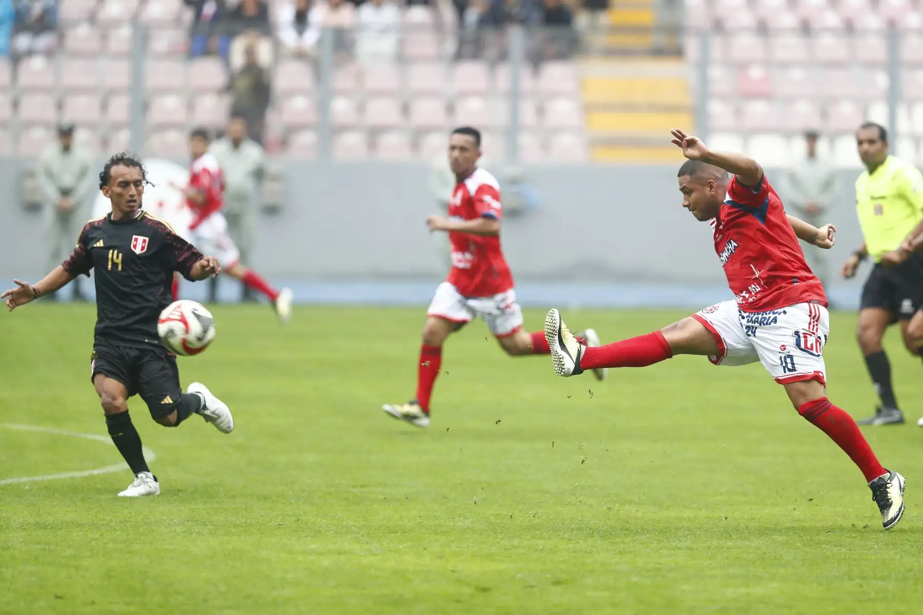 Internos de los centros penitenciarios del Callao y de Chincha disputaron la final de la denominada Copa América Penitenciaria 2024 en el Estadio Nacional, representando a las selecciones de Perú y Costa Rica respectivamente. Foto: ANDINA/Daniel Bracamonte