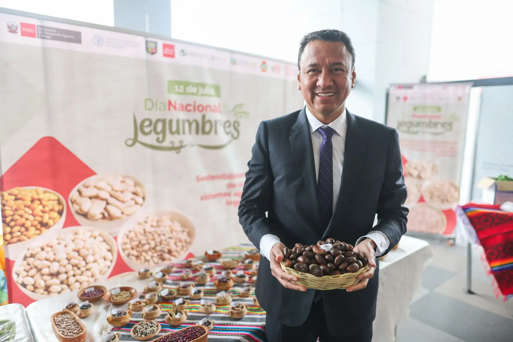 Ángel Manero, ministro de Desarrollo Agrario y Riego, participa en la actividad realizada por el "Día Nacional de las Legumbres". Foto: ANDINA/ MIDAGRI