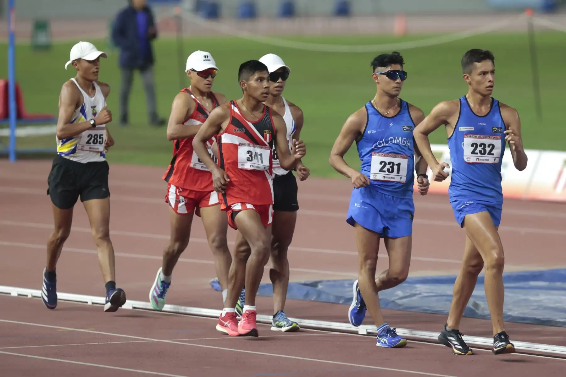 Campeonato de Atletismo Sub 20 Sudamericano de 10,000 metro en Videna primer puesto Ramirez Hernández José de Colombia, segundo puesto Alfonso Carvajal Julián Colombia y tercer puesto Ivan Dario Oña Colcha Ecuador  
Foto: ANDINA/Vidal Tarqui