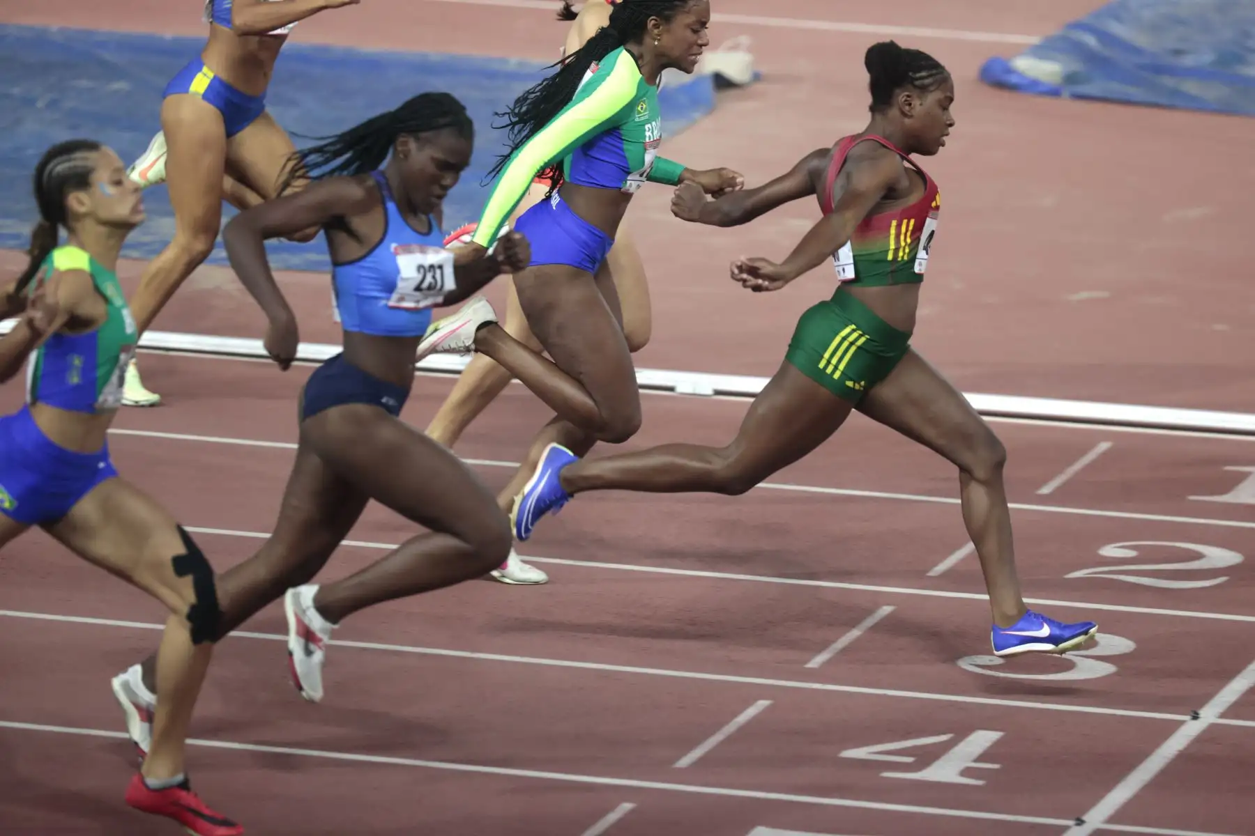 Campeonato de Atletismo Sub 20 Sudamericano de 100 metro en Videna primer puesto Vanessa Sena Dos Santos de Brasil, segundo puesto Atheleyha Hinckson Guyanas  y tercer puesto Chirinos Asalde Cayetana  Perú
Foto: ANDINA/Vidal Tarqui