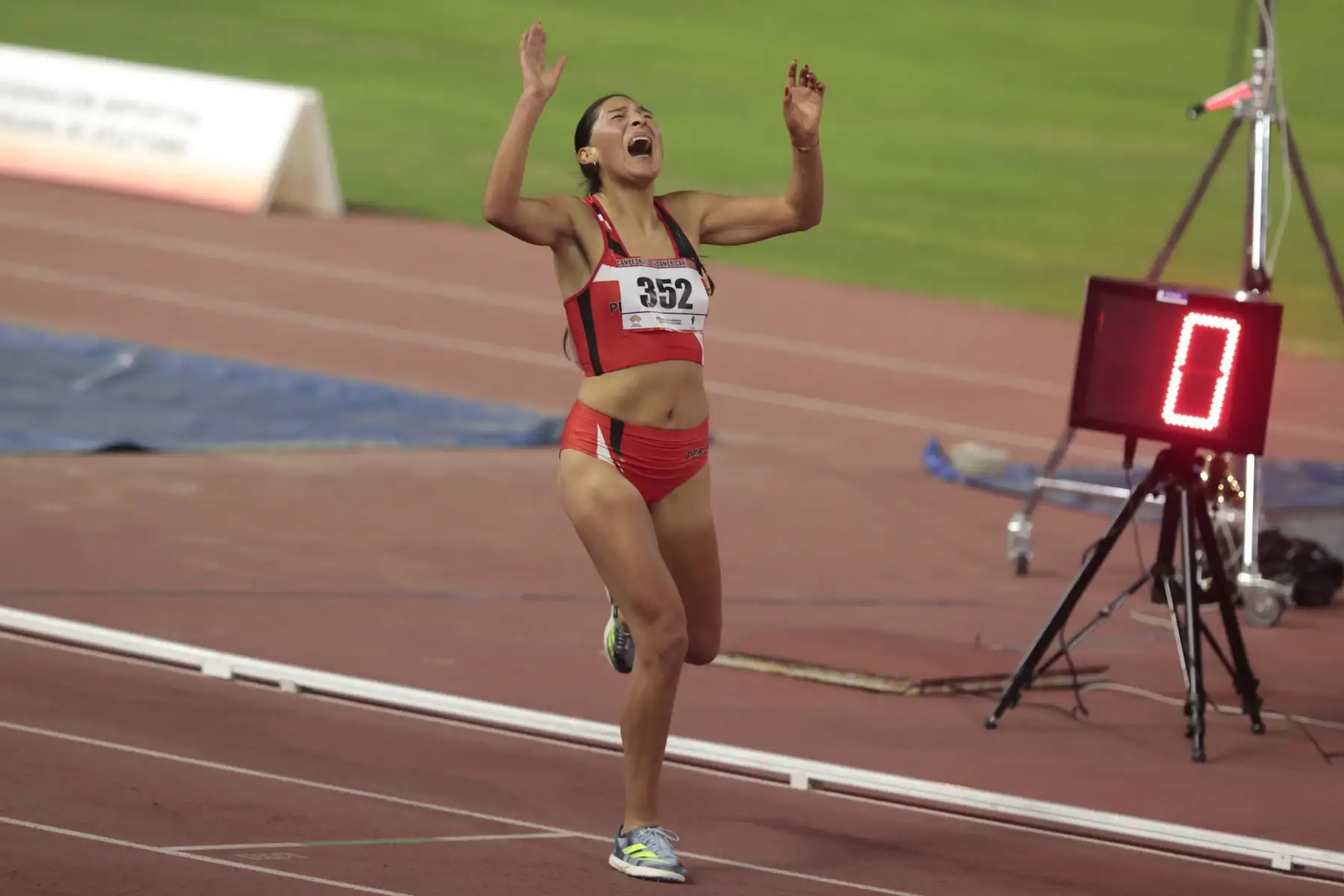 Campeonato de Atletismo Sub 20 Sudamericano de 100 metro en Videna primer puesto Arias Mayhua Luz Lizandra de Perú. Foto: ANDINA/ Vidal Tarqui