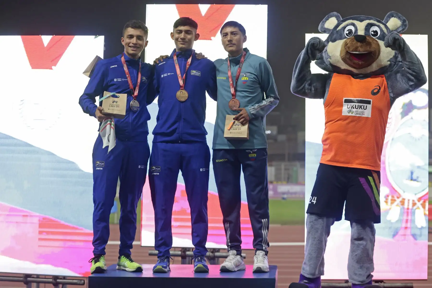 Campeonato de Atletismo Sub 20 Sudamericano de 10,000 metro en Videna primer puesto Ramirez Hernández José de Colombia, segundo puesto Alfonso Carvajal Julián Colombia y tercer puesto Ivan Dario Oña Colcha Ecuador  
Foto: ANDINA/Vidal Tarqui