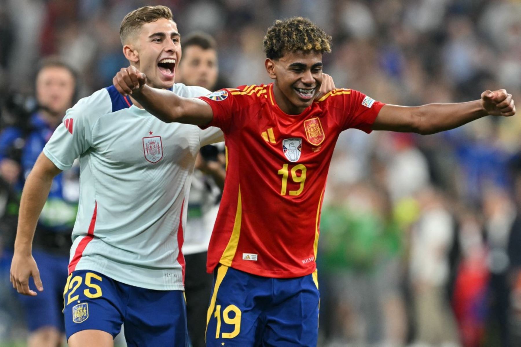 Lamine Yamal cumplió este sábado 17 años y lo celebró con sus compañeros de la selección de España