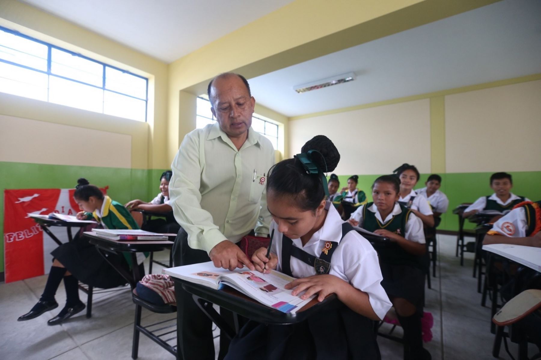 Especialistas de convivencia escolar orientaron a los alumnos para que reconozcan diferentes situaciones de violencia que pueden ocurrir en el entorno estudiantil y las reporten de forma confidencial en el portal SíseVe.