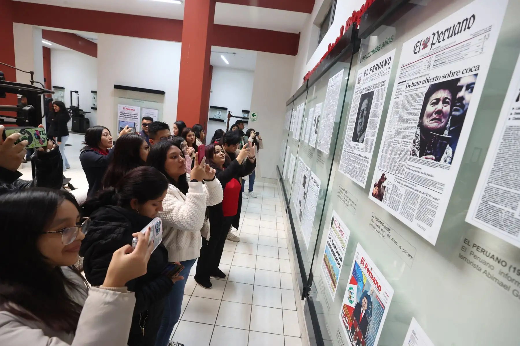 Estudiantes de sociología de la Universidad Nacional José Faustino Sánchez Carrión visitaron el museo gráfico de Editora Perú.

Foto: ANDINA/Juan Carlos Guzmán Negrini