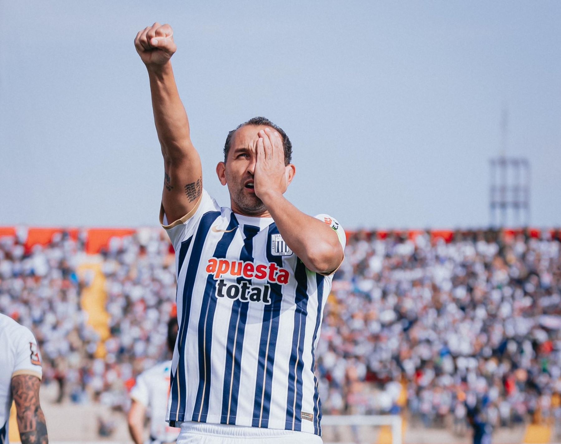 Hernán Barcos anotó su octavo gol en lo que del año en Alianza Lima