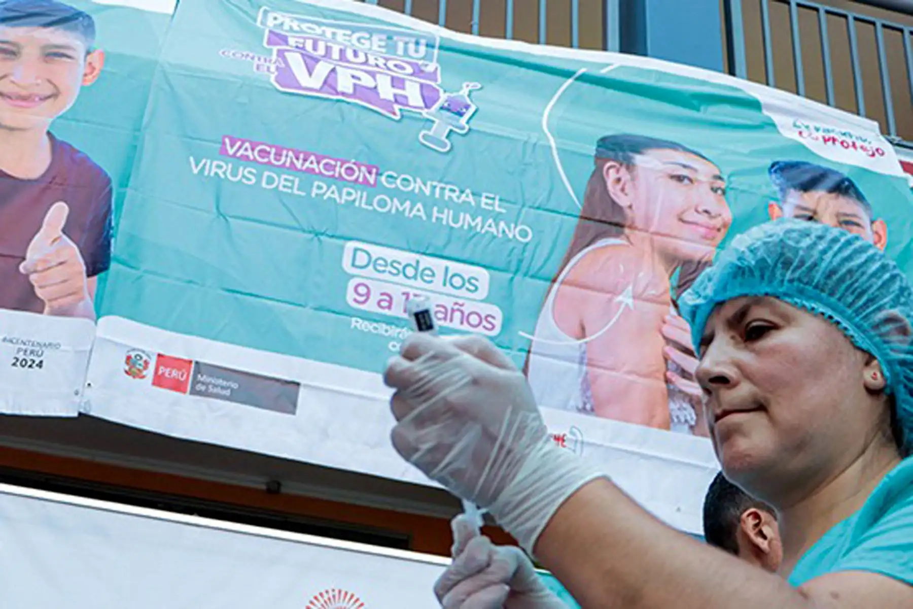Diris Lima Centro inmuniza a más de 55 mil niñas, niños y adolescentes  contra el VPH. Estrategia de inmunizaciones logró vacunar al 100% de la población objetiva planteada por el Minsa .
Foto: Minsa