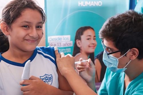 Diris Lima Centro inmuniza a más de 55 mil niñas, niños y adolescentes  contra el VPH