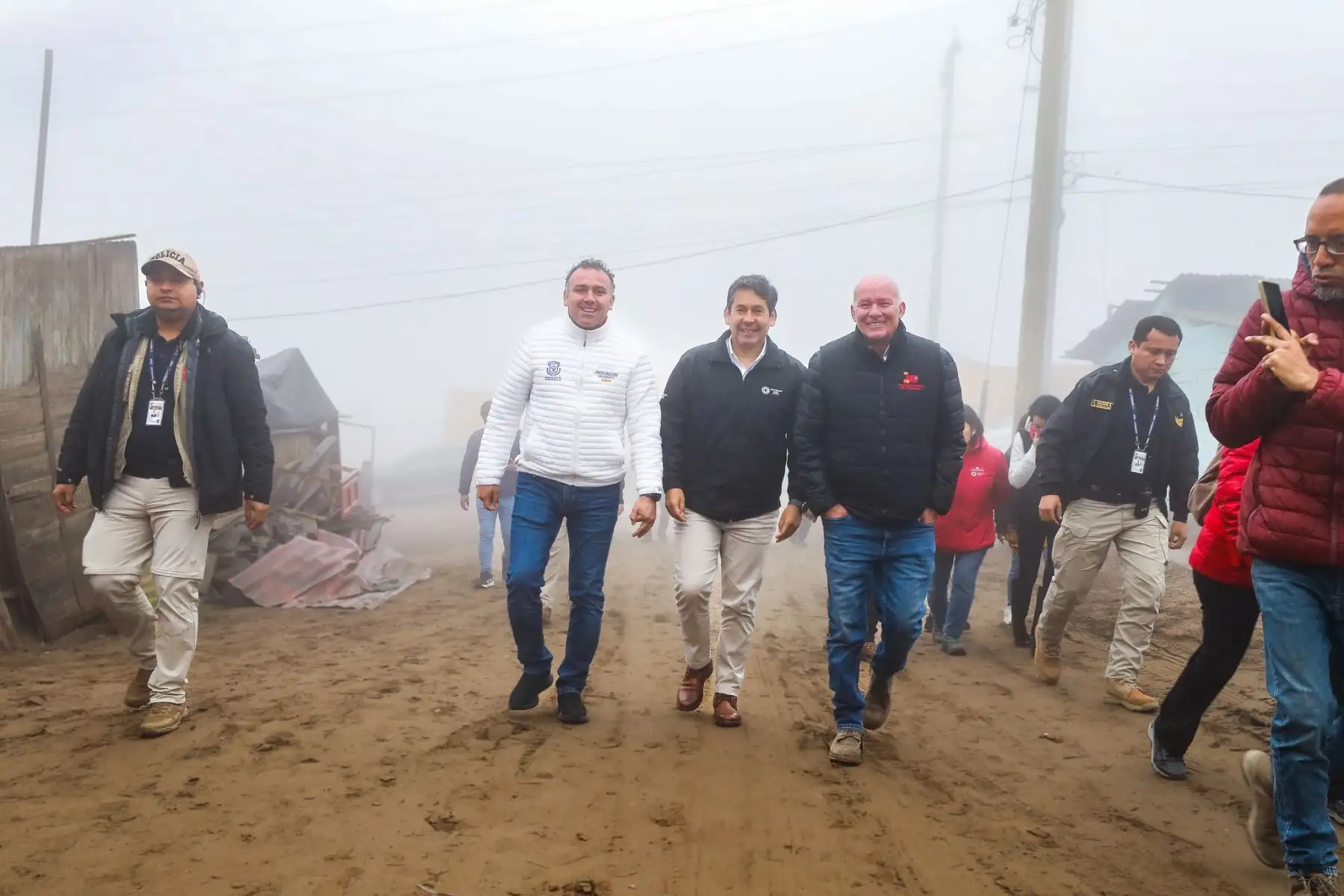 Midis impulsa la  feria multisectorial en Pachacútec del distrito de Ventanilla. En el evento  se brinda servicios de protección ante bajas las bajas temperaturas.
Foto: Midis