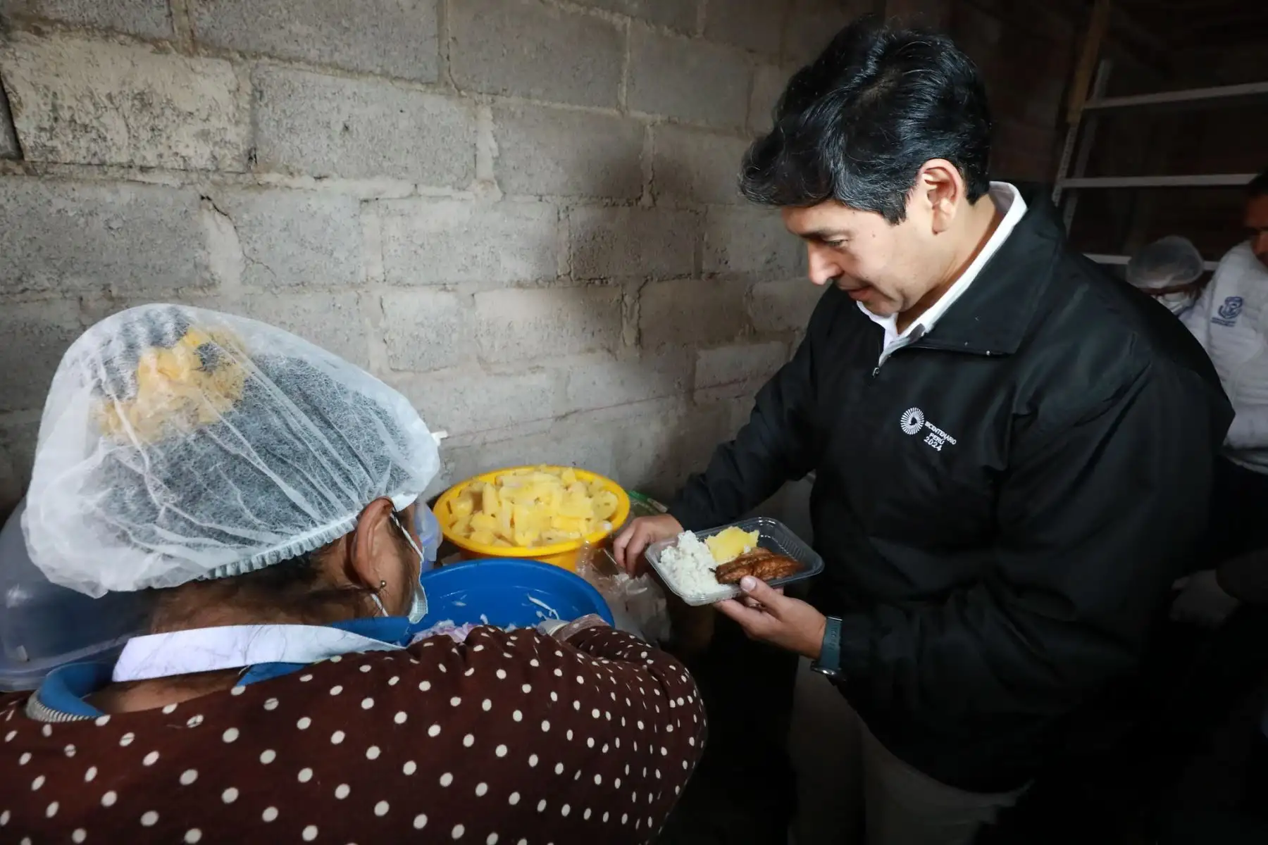 Midis impulsa la  feria multisectorial en Pachacútec del distrito de Ventanilla. En el evento  se brinda servicios de protección ante bajas las bajas temperaturas.
Foto: Midis