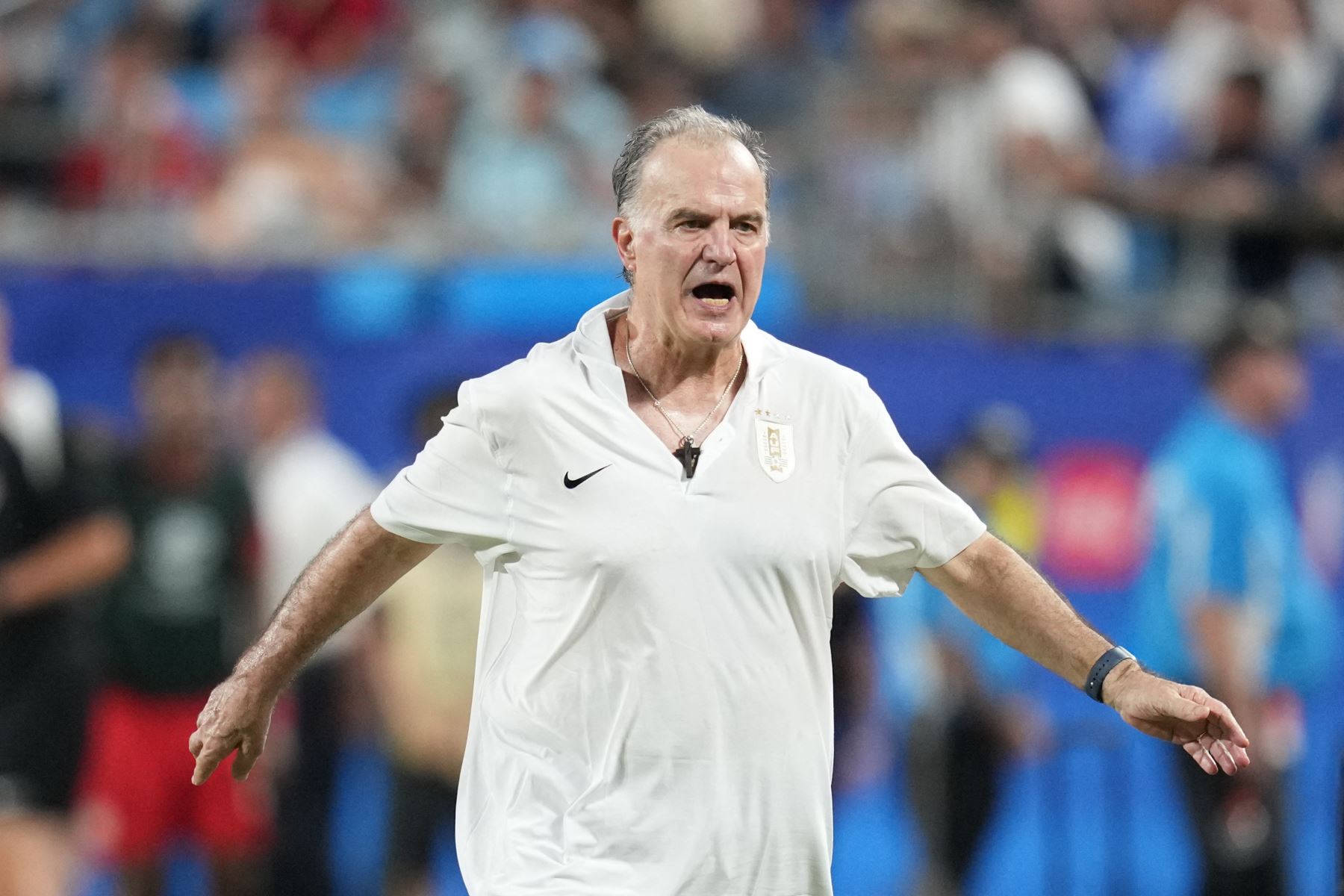 Marcelo Bielsa, entrenador en jefe de Uruguay, reacciona durante el partido por el tercer lugar de la CONMEBOL Copa América 2024 entre Uruguay y Canadá en el estadio Bank of America.
Foto: AFP