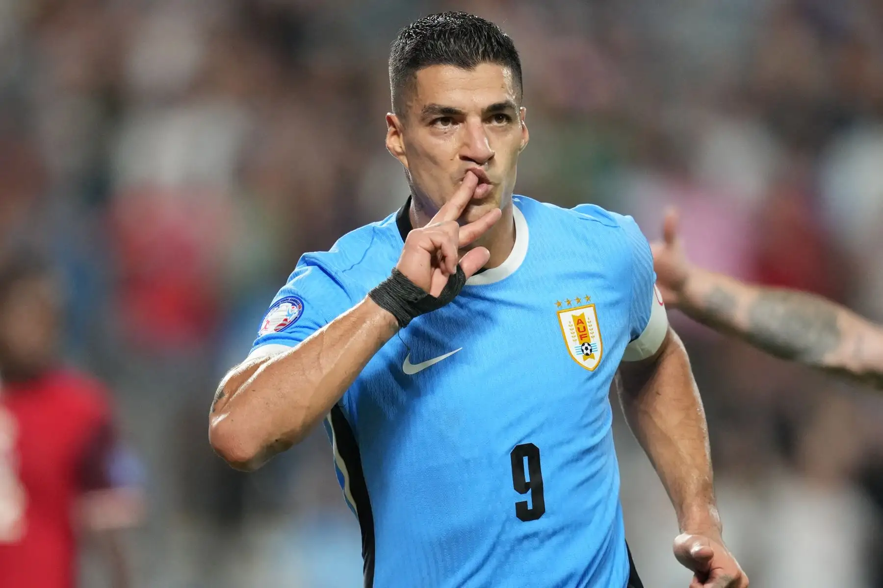 Luis Suárez de Uruguay celebra después de anotar el segundo gol del equipo durante el partido por el tercer lugar de la CONMEBOL Copa América 2024 entre Uruguay y Canadá en el estadio Bank of America .
Foto: AFP