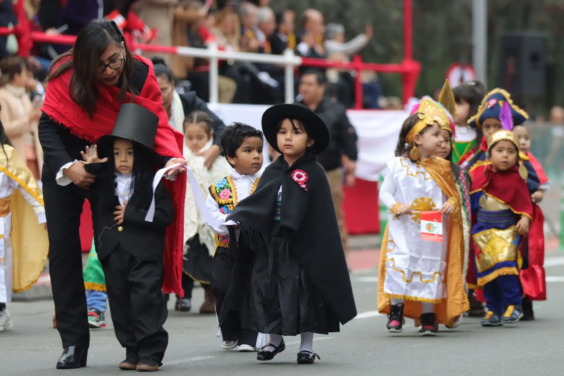 Desfile Cívico Escolar que con ocasión de las fiestas patrias se realizó en el distrito de Miraflores, con motivo de la conmemoración del 203 aniversario de la independencia del Perú. Foto: ANDINA / Lino Chipana.