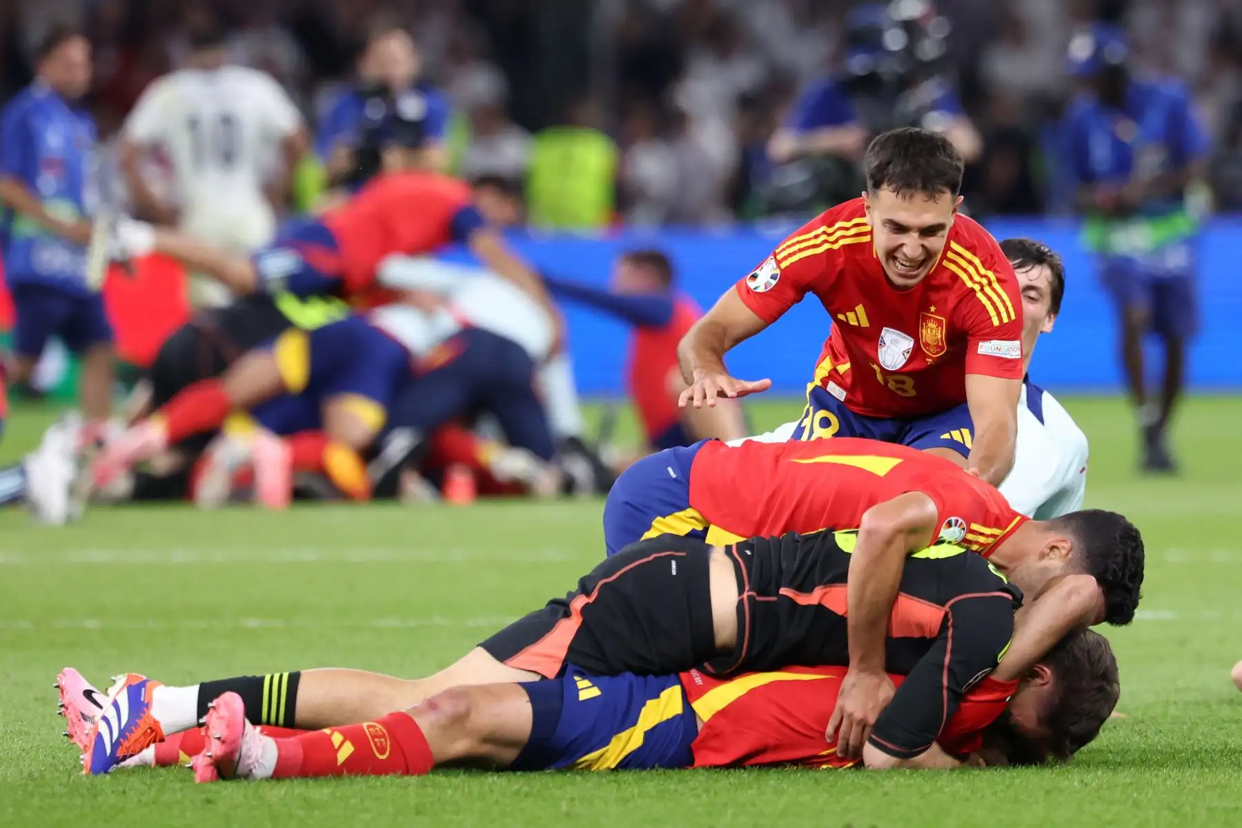 Los jugadores de España celebran la victoria en la final de la UEFA EURO 2024 entre España e Inglaterra, en Berlín, Alemania.
Foto: AFP