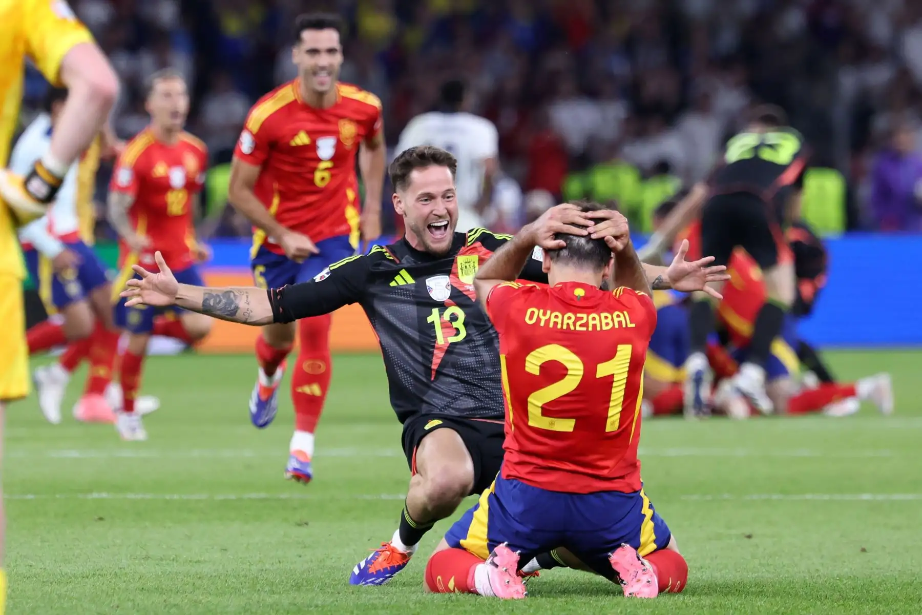 Los jugadores de España celebran la victoria en la final de la UEFA EURO 2024 entre España e Inglaterra, en Berlín, Alemania.
Foto: EFE