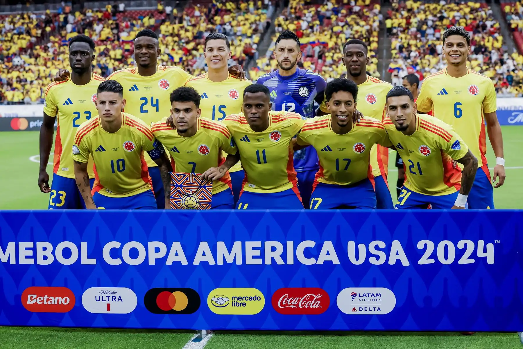 El once inicial de Colombia posa antes del inicio del partido de cuartos de final de la CONMEBOL Copa América 2024 entre Colombia y Panamá, en Glendale, Arizona, EE.UU.
Foto: EFE