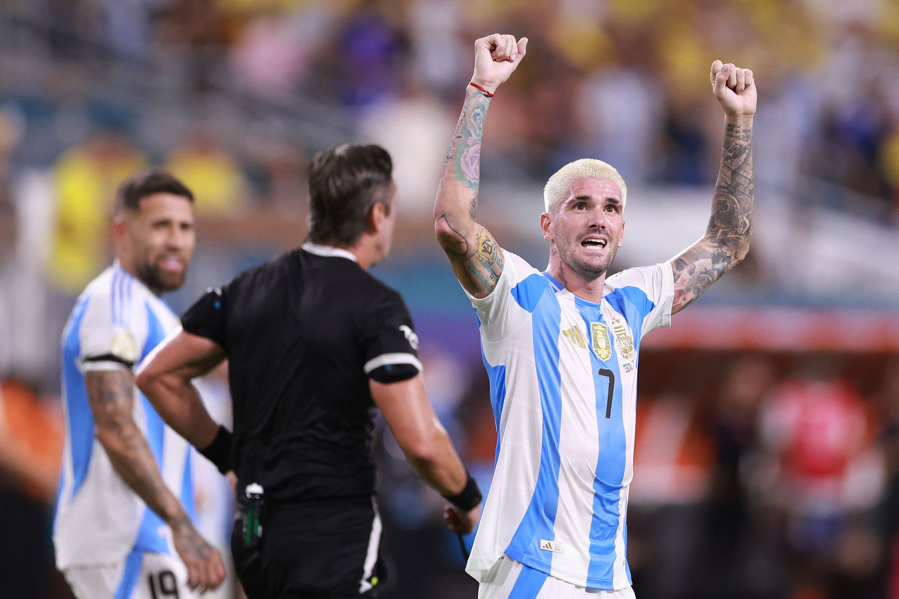 Rodrigo De Paul de Argentina celebra tras la victoria del equipo durante el partido final de la CONMEBOL Copa América 2024 entre Argentina y Colombia en el Hard Rock Stadium.
Foto: AFP