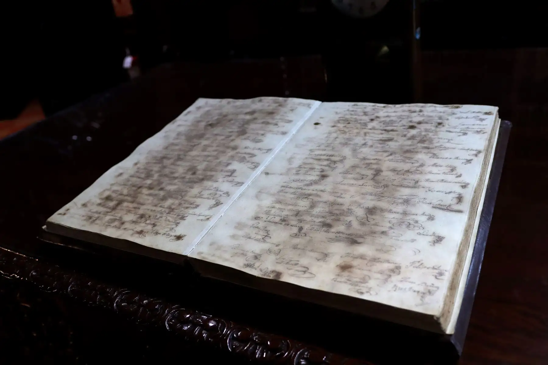 Este importante documento, que para muchos inicia nuestra República, se conserva en los archivos de la Municipalidad Metropolitana de Lima, entre los 30 000 libros que guarda. Foto: ANDINA/ Lino Chipana