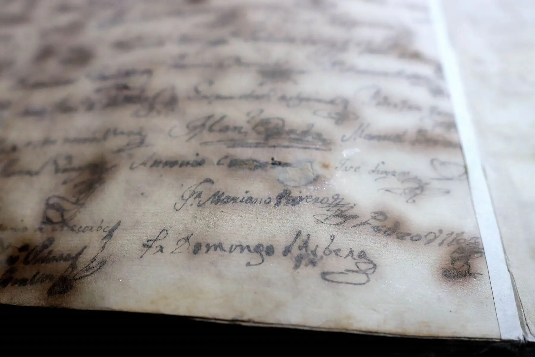 Este importante documento, que para muchos inicia nuestra República, se conserva en los archivos de la Municipalidad Metropolitana de Lima, entre los 30 000 libros que guarda. Foto: ANDINA/ Lino Chipana