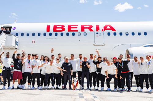 La selección española aterrizó en Madrid con el trofeo que la acredita como campeona de la Eurocopa 2024