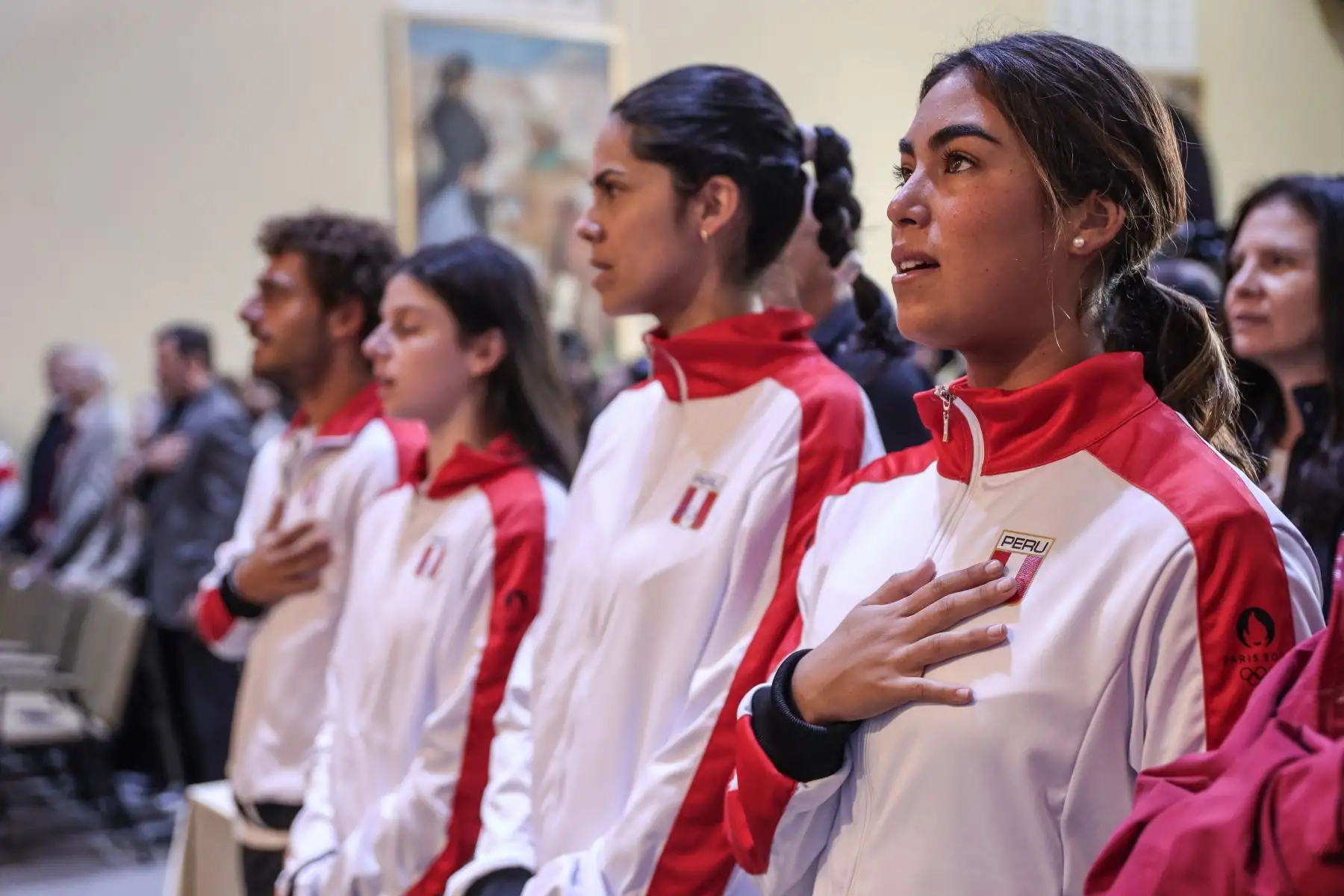 Deportistas peruanos entonan emocionados el himno nacional. Foto: ANDINA/ Connie Calderon