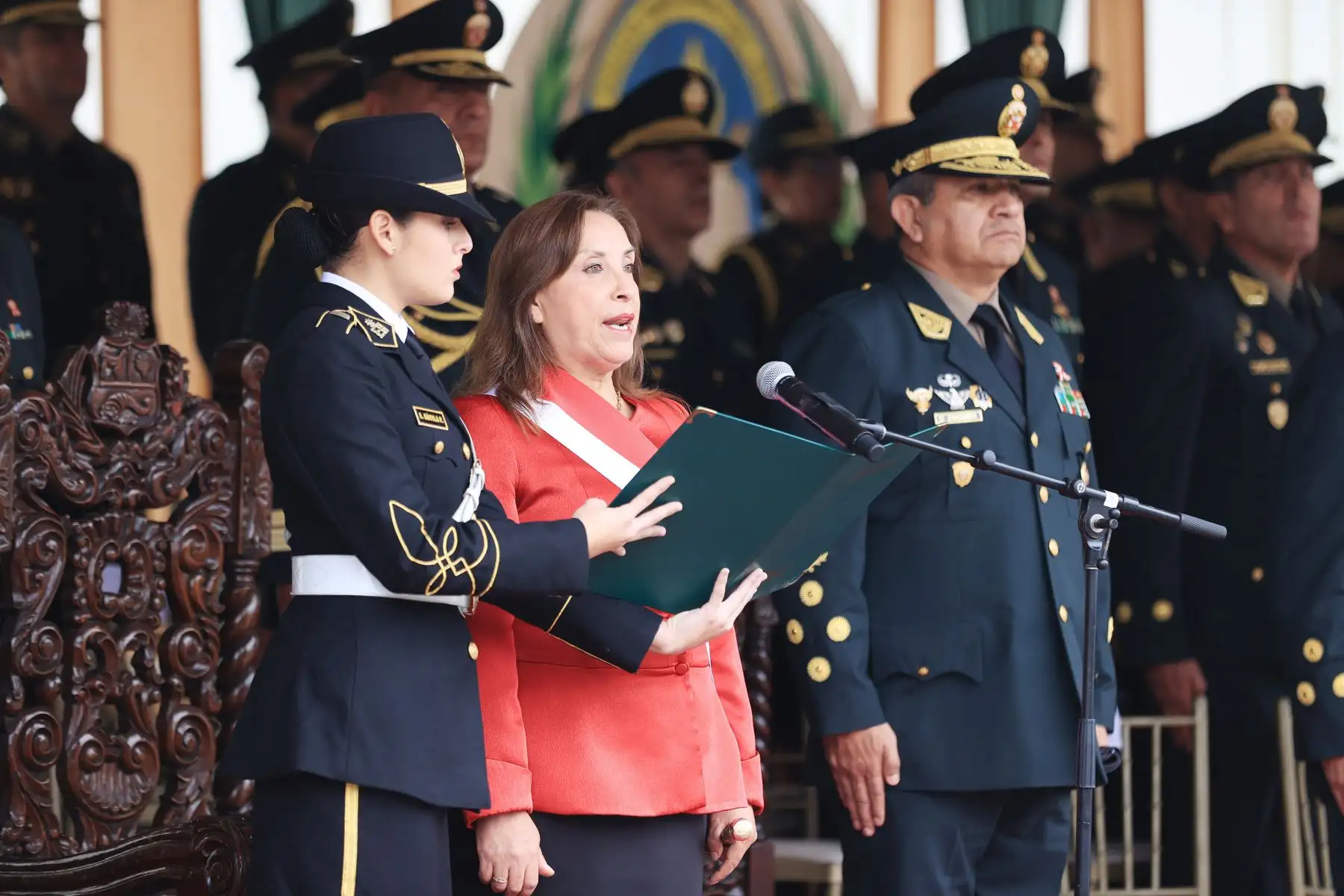 La presidenta Dina Boluarte participa en ceremonia de graduación extraordinaria de alféreces de la Escuela de Oficiales de la Policía Nacional del Perú, Promoción “Perseverancia”. Foto: ANDINA/Prensa Presidencia. Foto: ANDINA/Prensa Presidencia