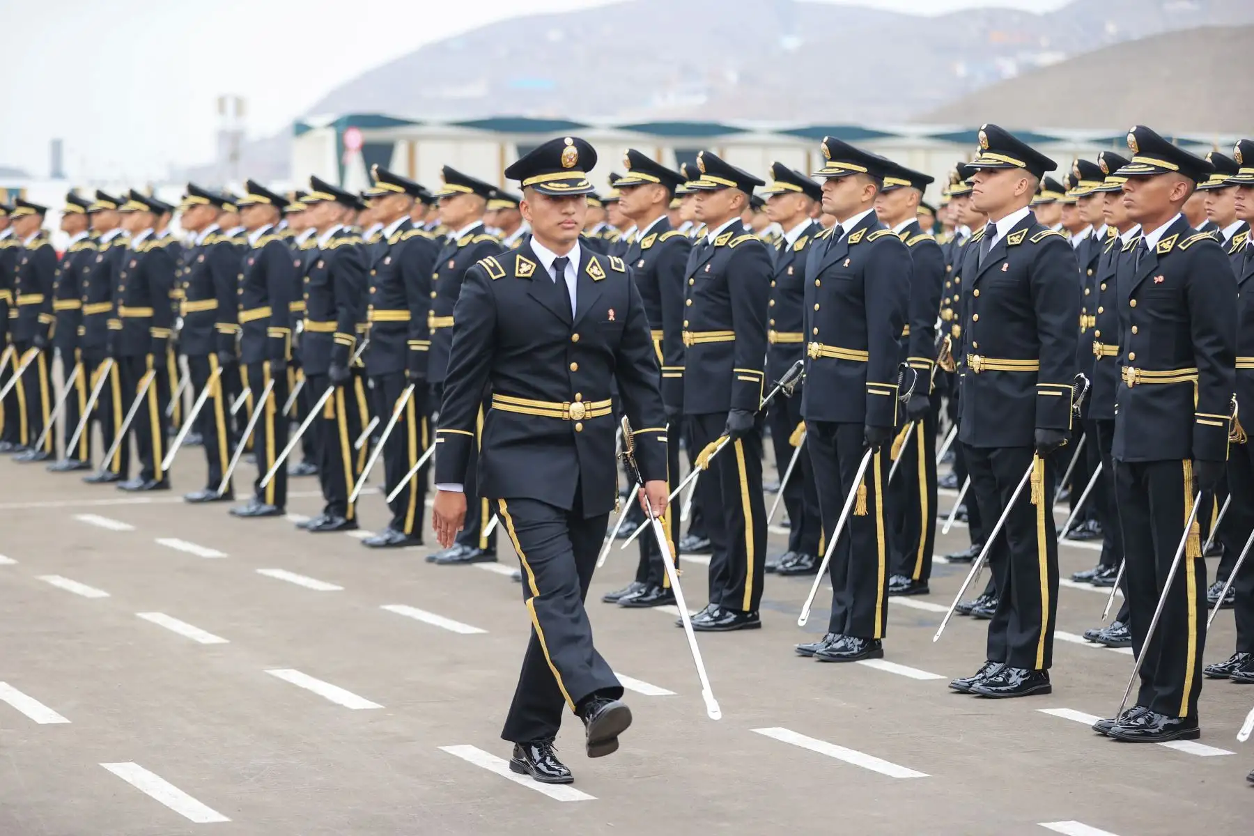 La presidenta Dina Boluarte participa en ceremonia de graduación extraordinaria de alféreces de la Escuela de Oficiales de la Policía Nacional del Perú, Promoción “Perseverancia”. Foto: ANDINA/Prensa Presidencia. Foto: ANDINA/Prensa Presidencia