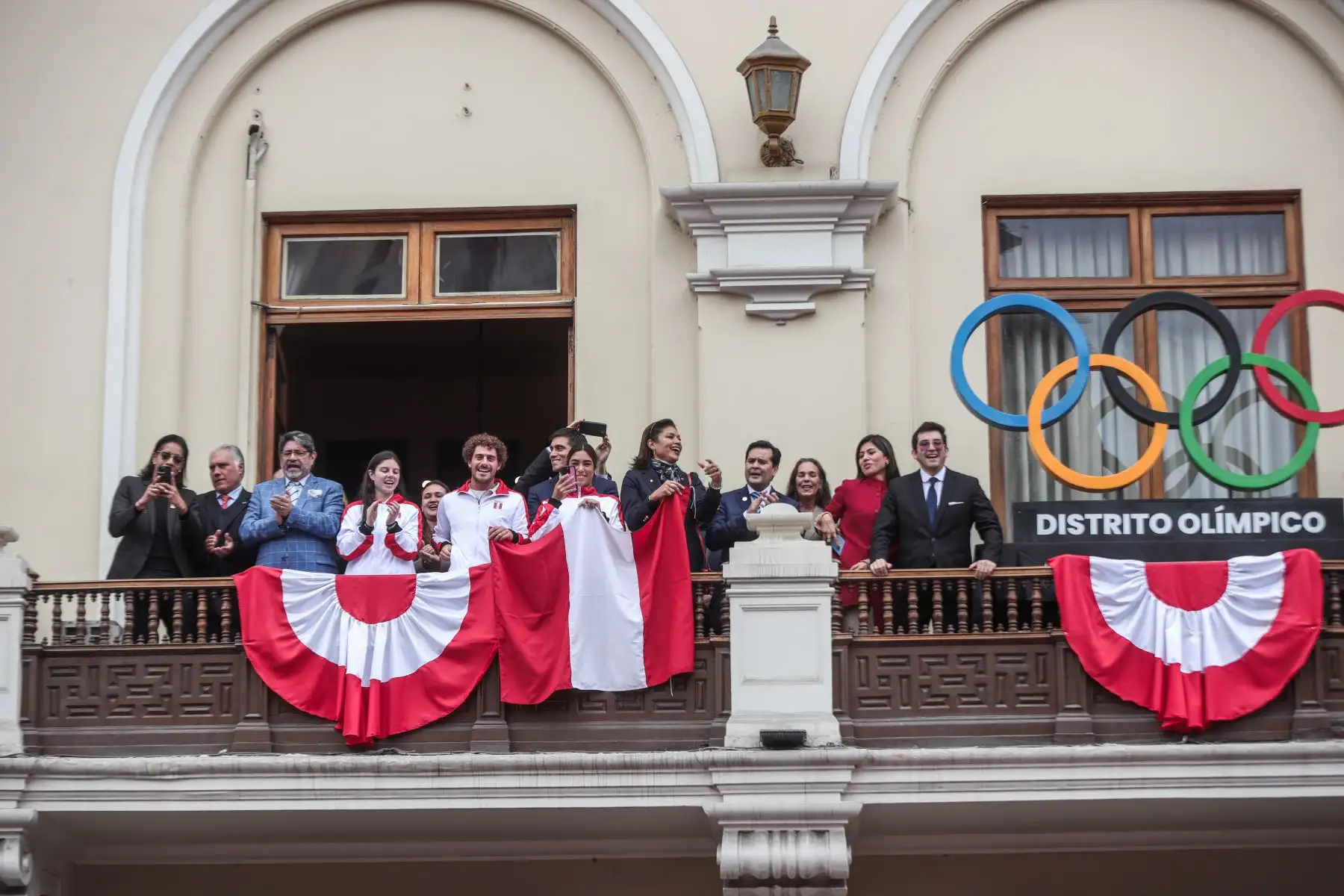 Atletas peruanos se despiden de sus simpatizantes en la Municipalidad de Miraflores. Foto: ANDINA/ Connie Calderon